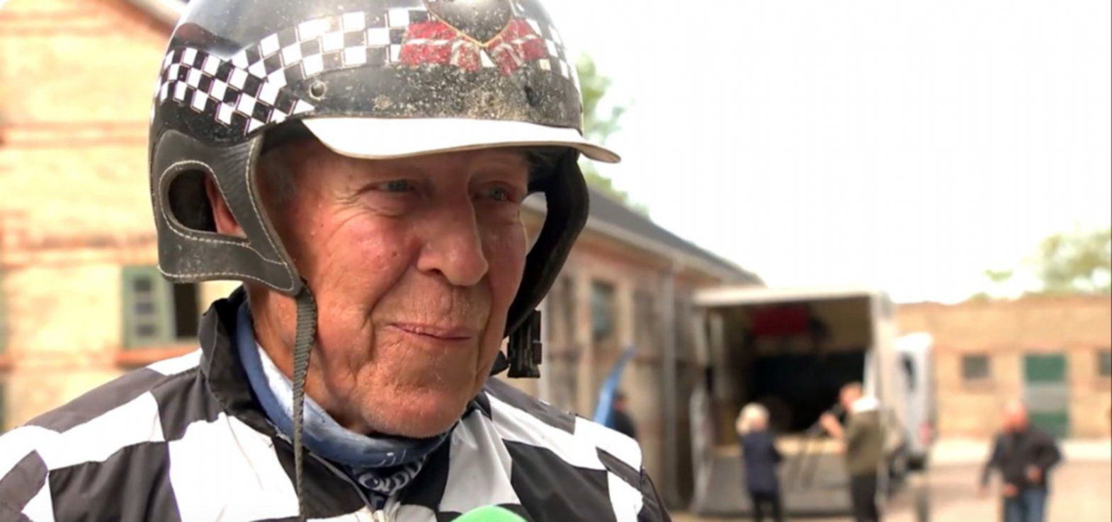 Den levende Lunden-legende Axel Jacobsen snakker Elitloppet med Bet25-reporter Steen Madsen.