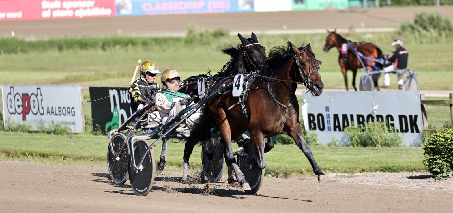Luigi og Jeppe Juel ved en sejr i Aalborg i juni måned.