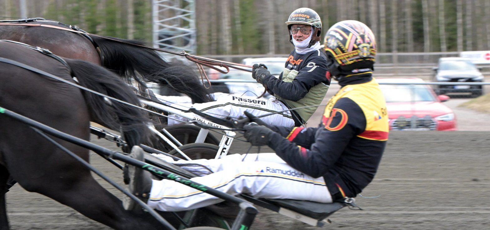 Mats E. Djuse er nu kun en enkelt sejr efter Carl Johan Jepson i den svenske Kuskeliga.