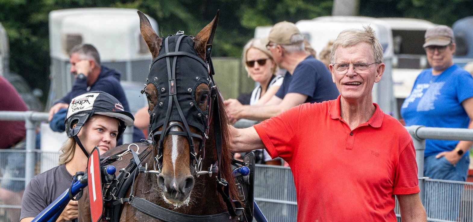 DTC-formand Egon Jensen ved en tidligere sejr på Bornholm til Zaffiro Jet.