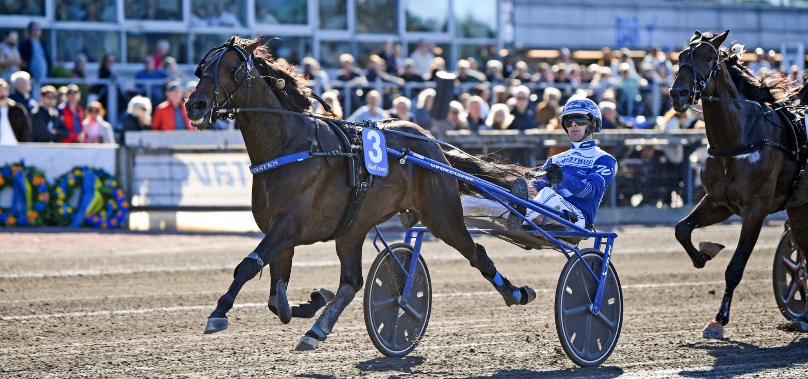 Bullet The BlueSky vandt let med Daniel Wäjersten i sulkyen.