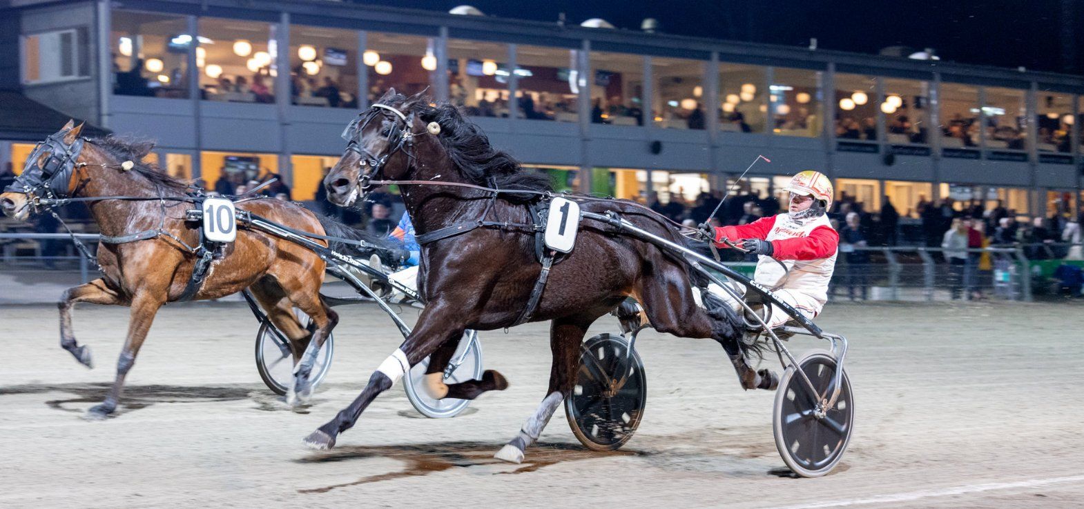 Koogoo Gaagaa ved en tidligere sejr i Skive med Søren Demant Andersen.