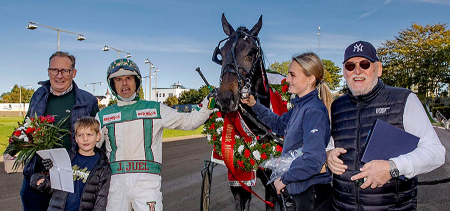 Ivana Nordic efter sejren i Dansk Hoppe Kriterium med Aalborg-træner Jeppe Juel.