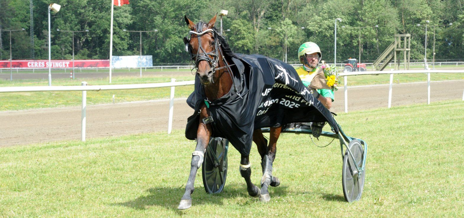 Henrik Lønborg med Kombardo Skov efter sejren i Grand Prix Consolation tidligere på året.