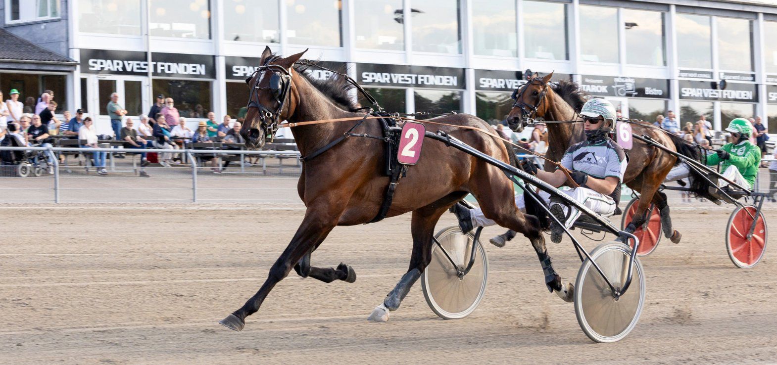 Kasper Foget ved en sejr med det 3-årige talent Lola Montez.