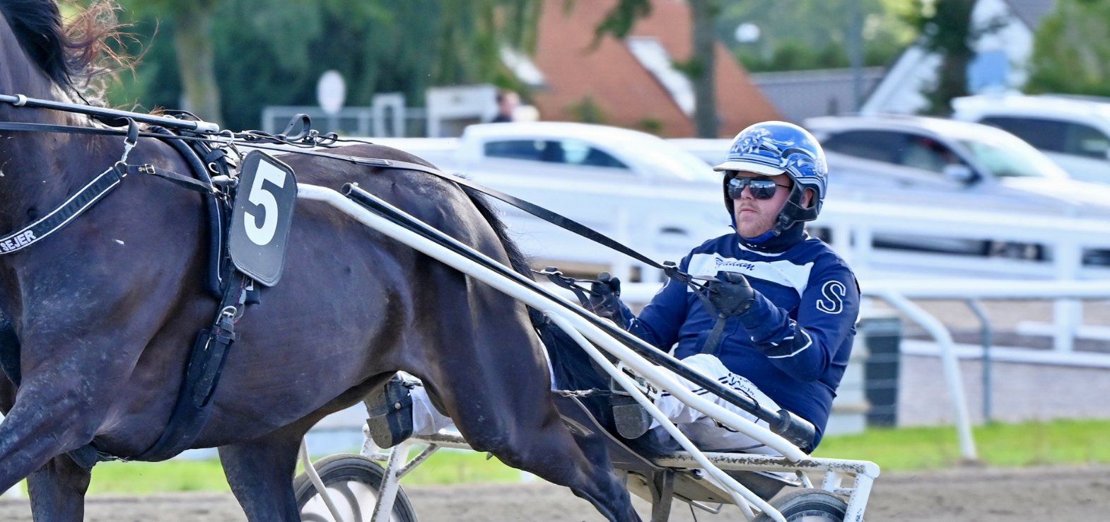Christian Sejer vinder med Hej Bork på Fyens Væddeløbsbane.