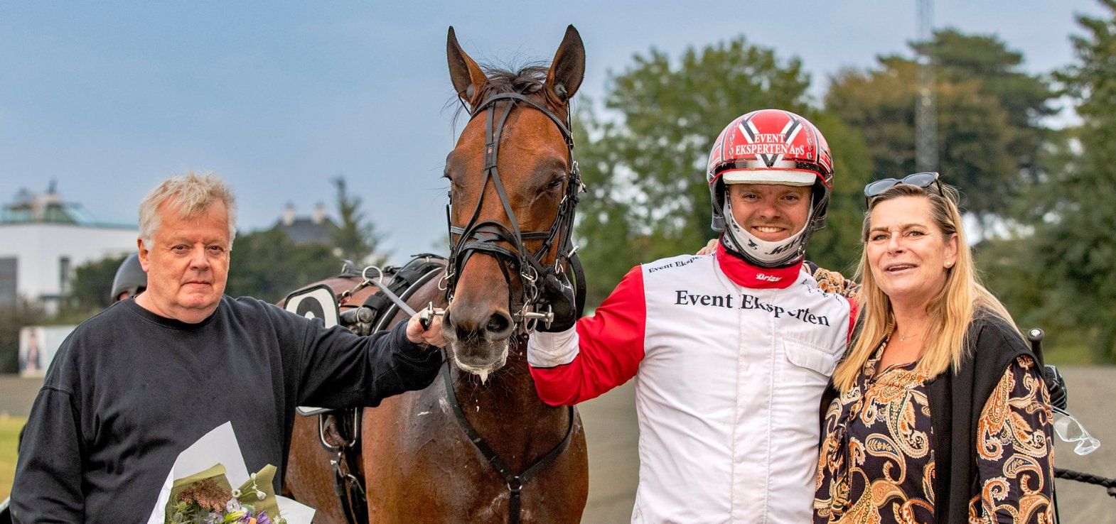 Kim Kærslund i vindercirklen efter en sejr på Lunden til Kingston Laser kørt af Søren Demant Andersen.