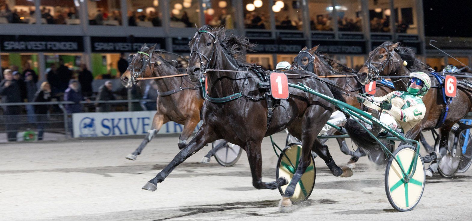 Kollund Møbler vandt V85-1 og var første sejr i Aalborg-træner Jeppe Juels tretrins-raket mandag aften i Skive.