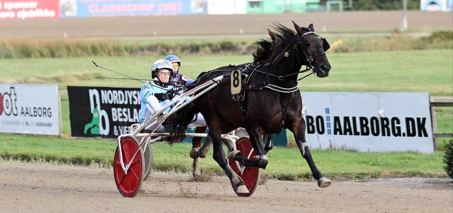 Kaiser Faust ved en tidligere sejr i Aalborg med Flemming Degn i sulkyen.