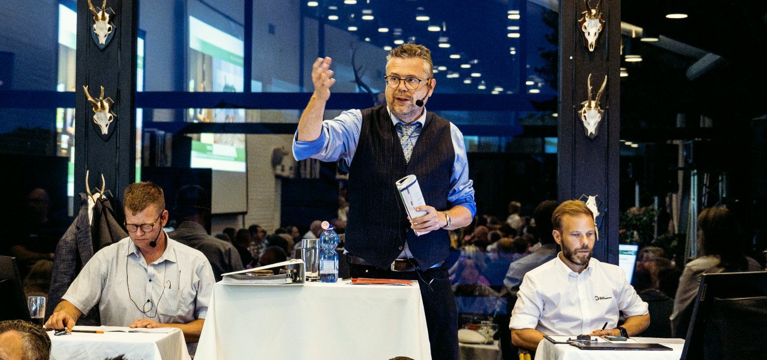 Auktionarius Morten Hald i aktion ved Copenhagen Sale 2024.