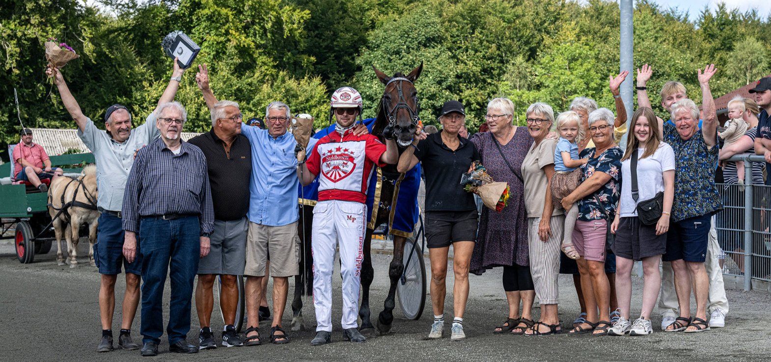 Ejerkredsen omkring Cerosso efter en tidligere sejr på Bornholm.