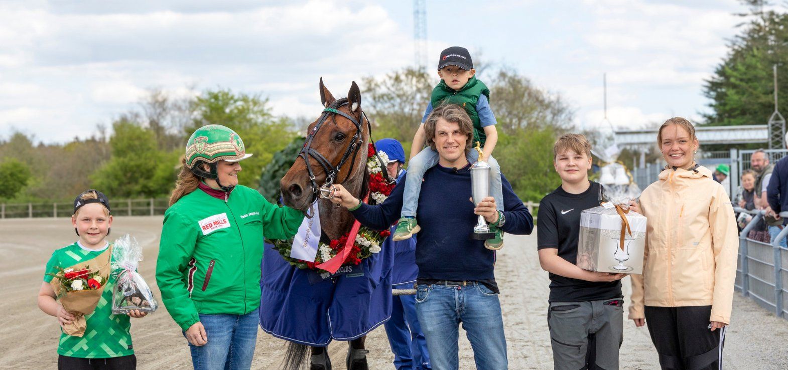 Kredsen omkring Daniel Hazelaar efter sejren i Lord Valentines Mindeløb i Skive sidste år.