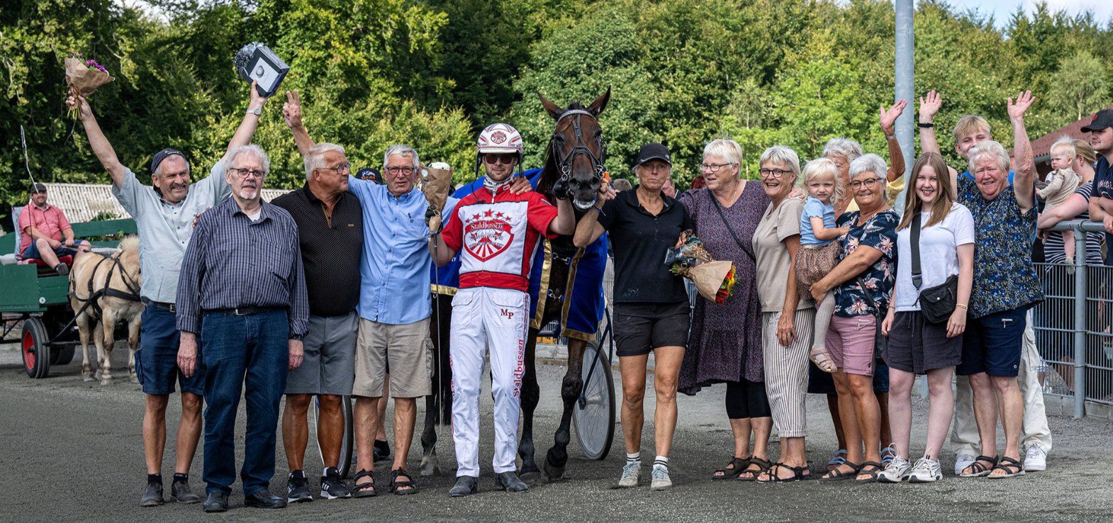 Ejerkredsen omkring Cerosso efter en tidligere sejr på Bornholm.