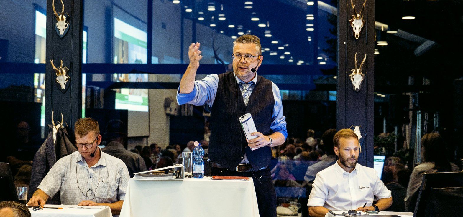 Auktionarius Morten Hald i aktion ved Copenhagen Sale 2024.