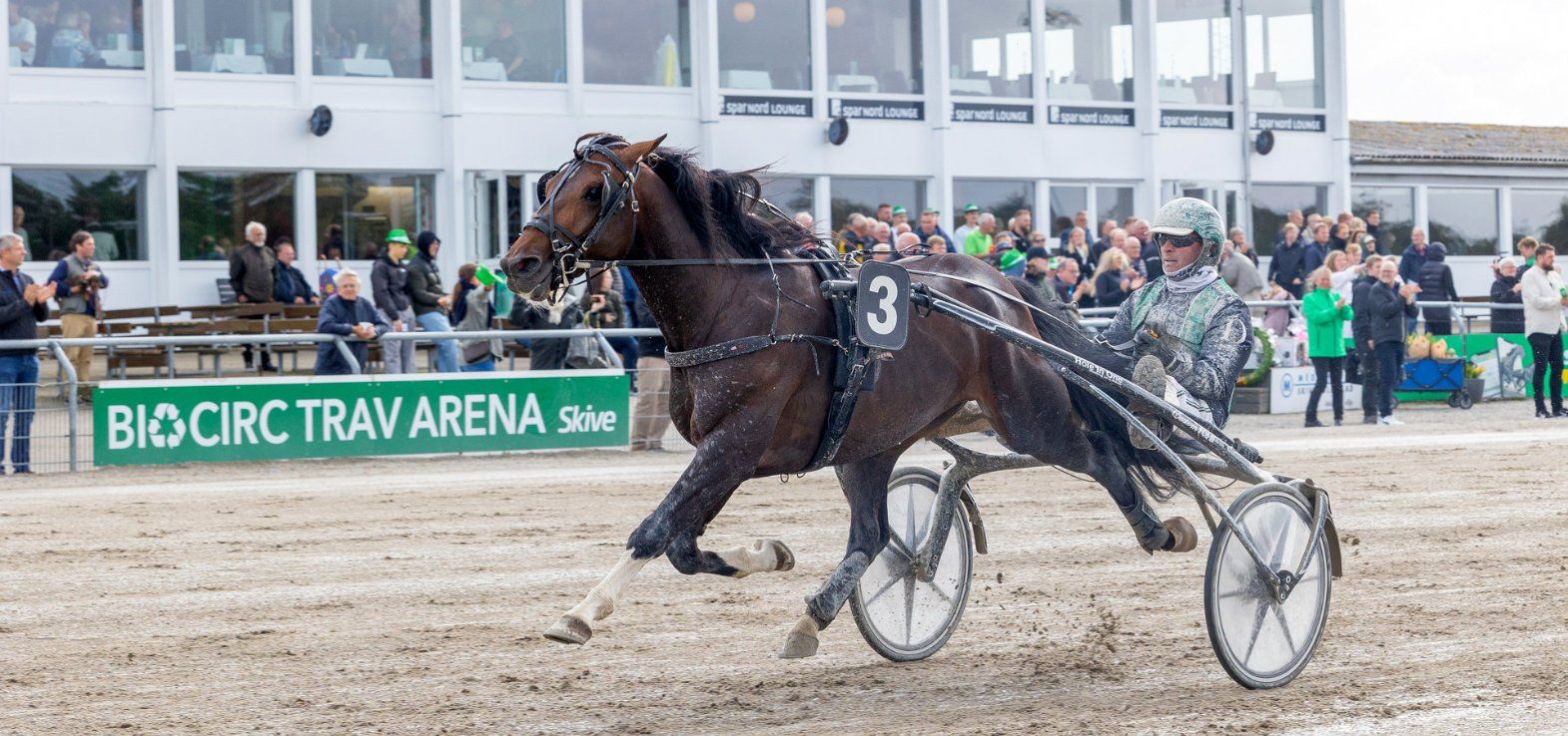Kungfufighting vandt en stensikker sejr i Grand Circle på hjemmebanen i Skive. Søndag starter den i Lord Valentines Mindeløb.