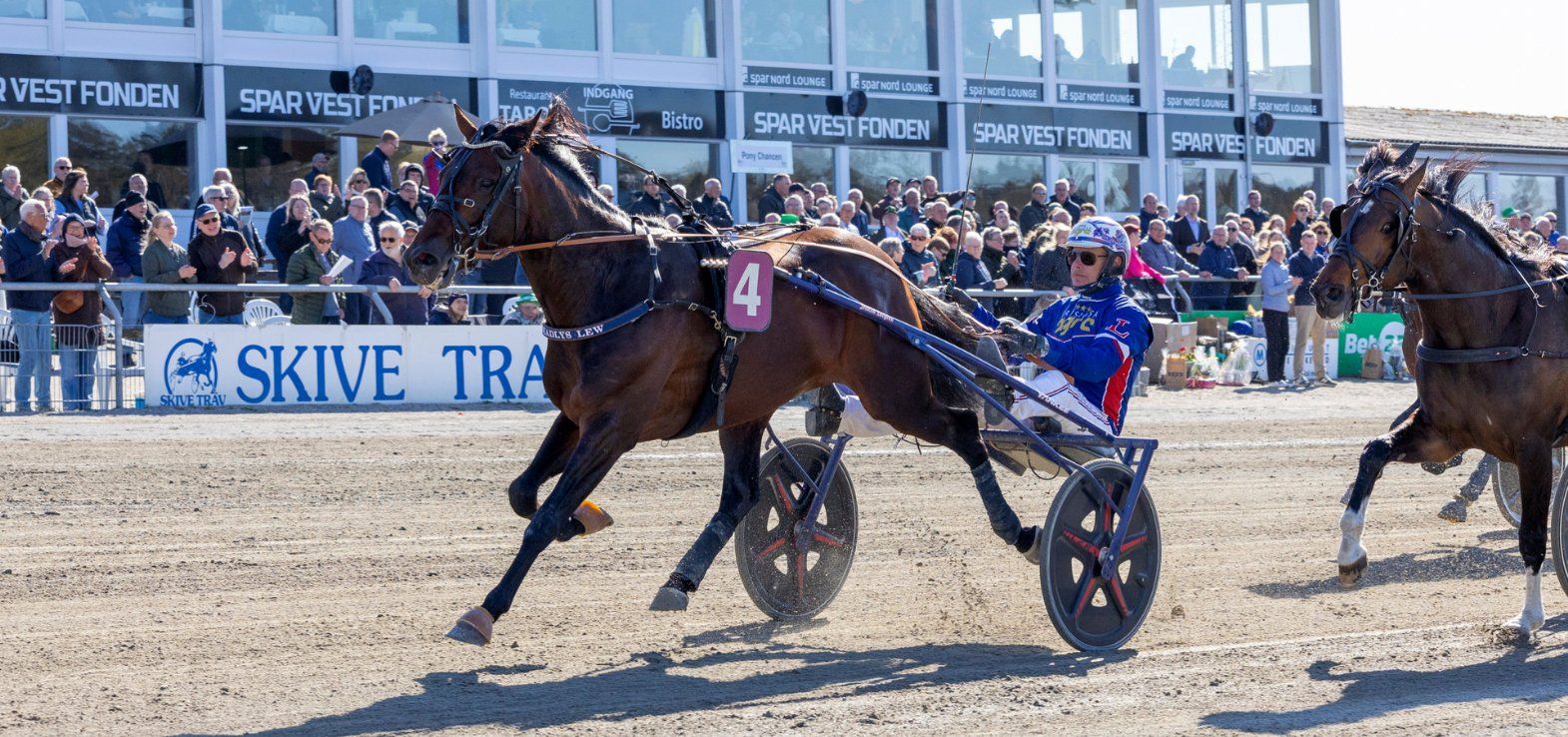 Kreadlys Lew blev første hest under 1.11,0 på Skive Trav på normaldistancen.