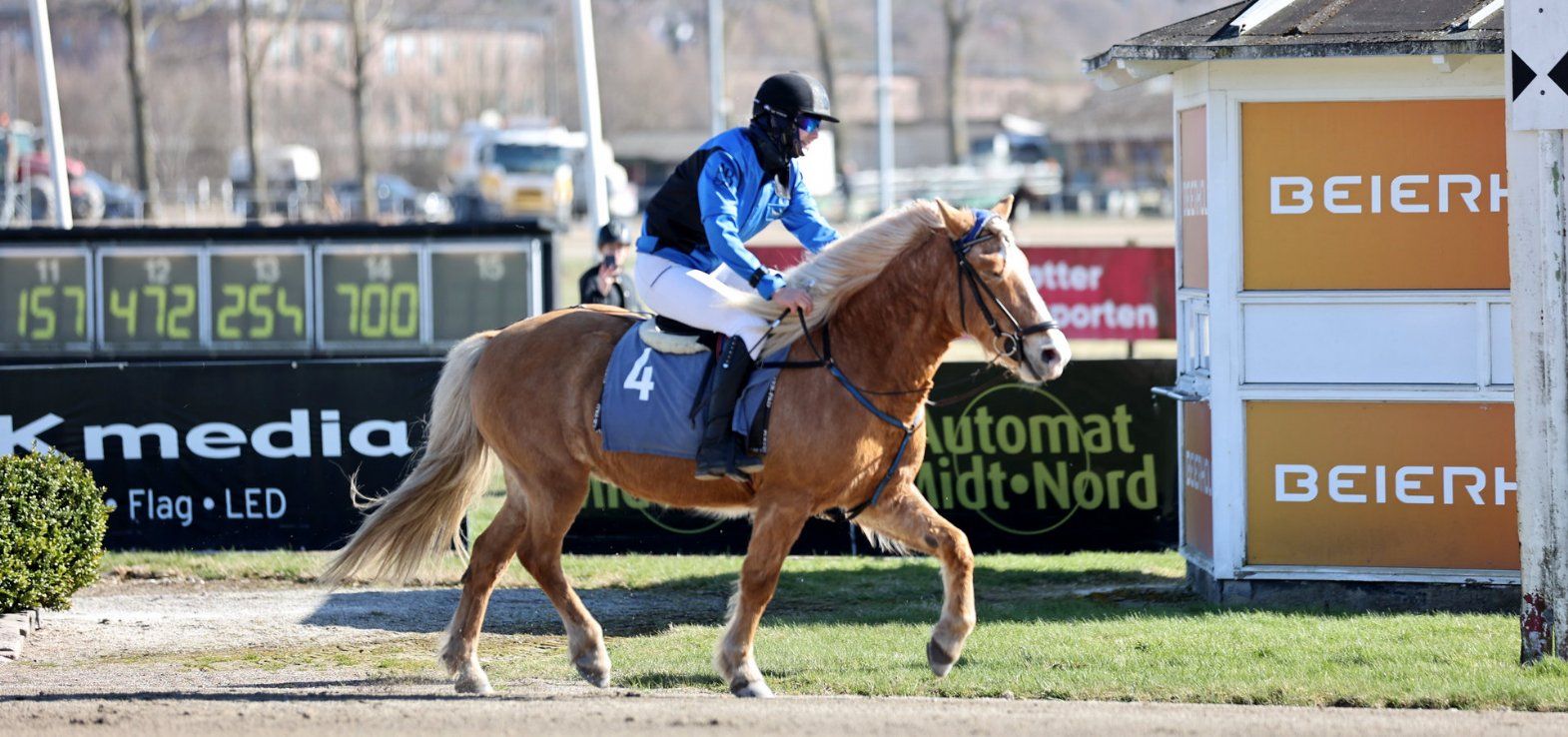 Ponyløb april måned Aalborg Væddeløbsbane.