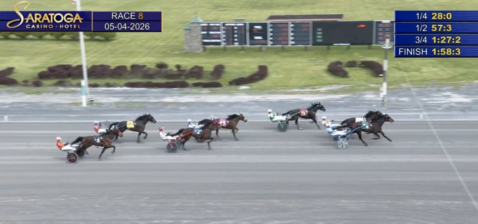 Kanon Laser med nummer 4 vinder kort foran Saint Stephens i Saratoga.