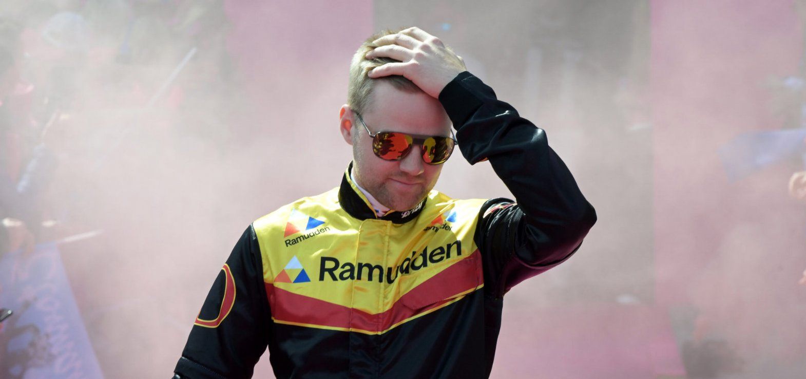 Mats E. Djuse ved præsentationen af Elitlopps-kuskene 2025.