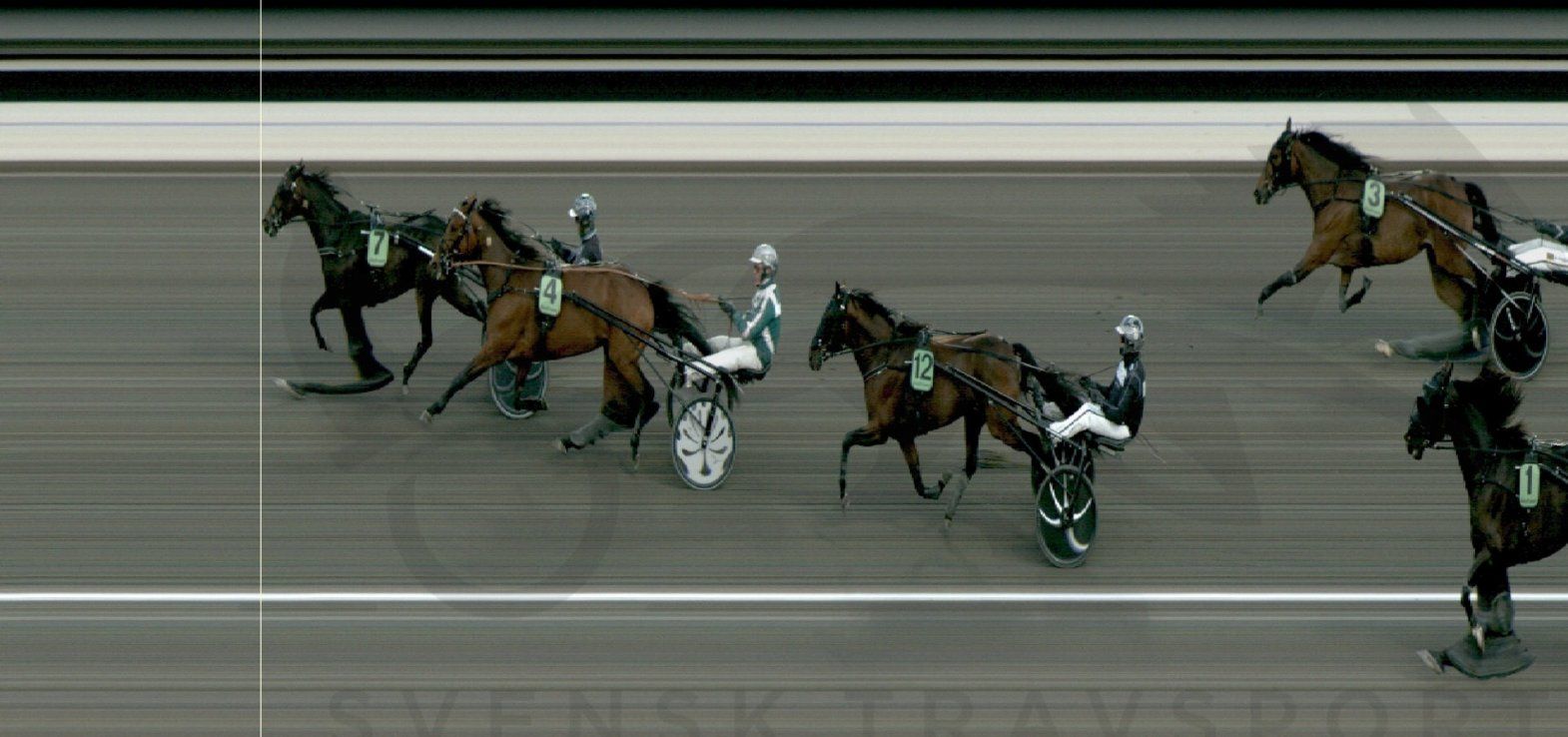 Kajser speeder til sejr med Stefan Persson i sulkyen.