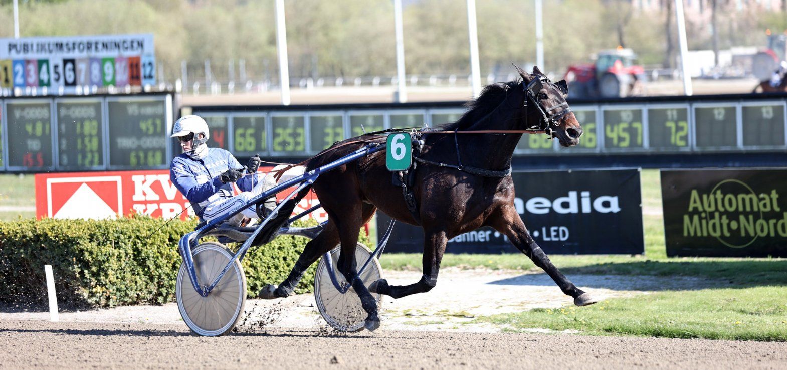 Kaiser Faust ved en tidligere sejr i Aalborg med Skive-træner Magnus M. Nielsen.