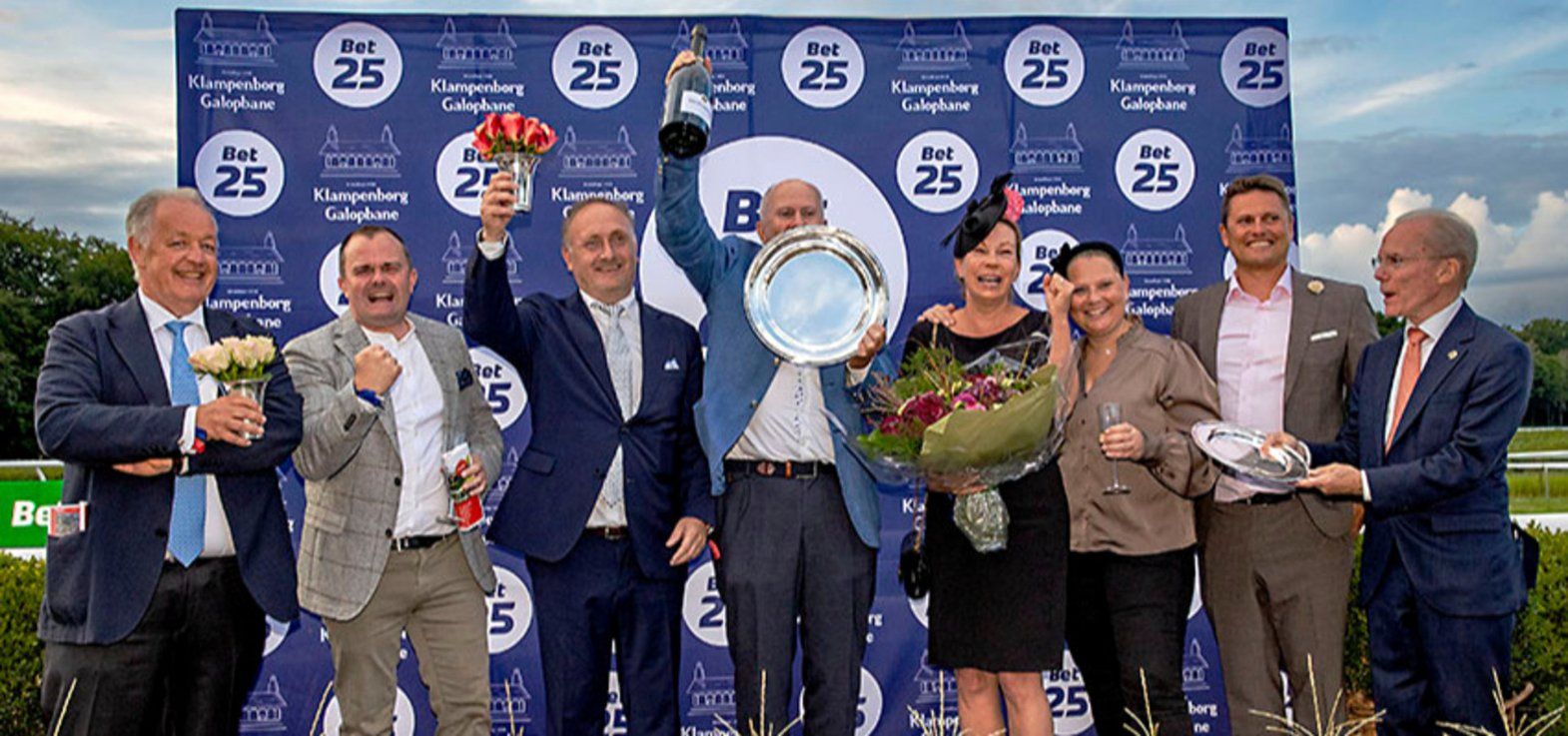 Kredsen omkring Derbyvinderen i 2025 Grab The Moment.