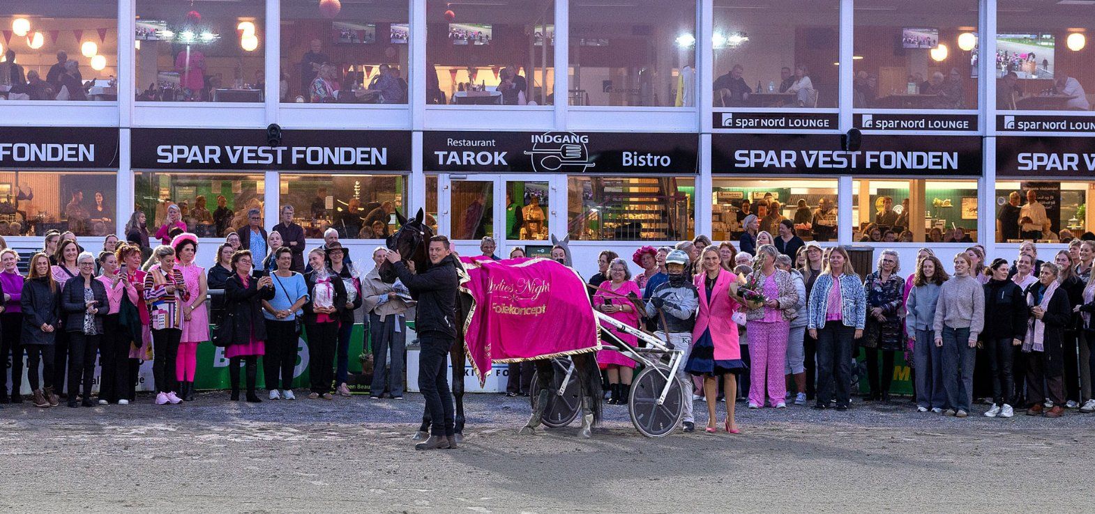 Lightning K K i vindercirklen i Skive i Ladies Night-løbet.
