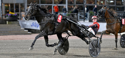 King Light vinder på Åby Travet med Gustav Johansson i sulkyen.