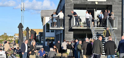 Fyens Væddeløbsbane tester nyt format - Sporten skal tættere på publikum