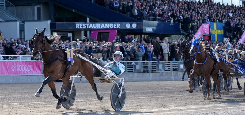 Double Deceiver vandt sporlodtrækningen og førte Sweden Cup hele vejen fra sit perfekte inderspor.