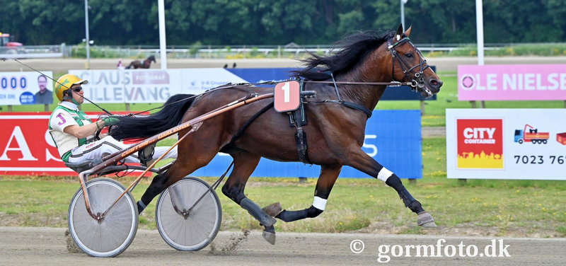 Kermit ved en tidligere sejr med Jeppe Juel i Odense.