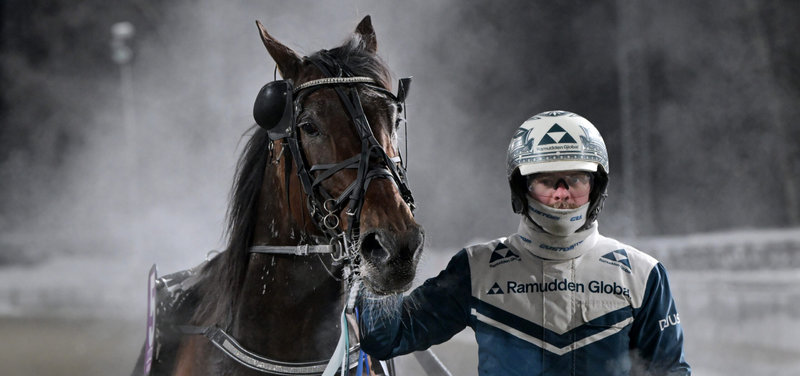 SVERIGE - Magnus A. Djuse drøner forbi Johan Untersteiner i kuskeligaen