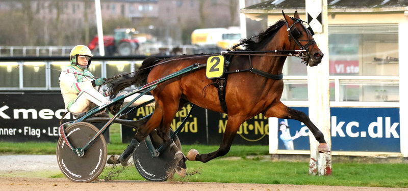 Jeppe Juel og Hilton ved en tidligere sejr i Aalborg.
