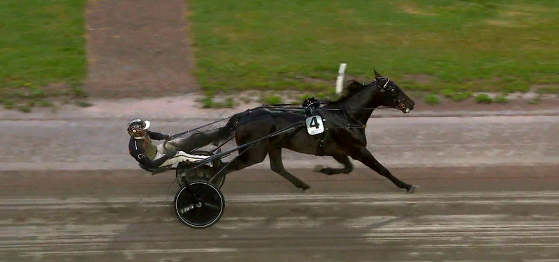 HALMSTAD - Legende let sejr til Nightlife In med Carl Johan Jepson